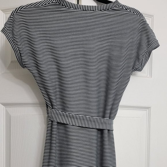 Girls Striped Batwing Sleeve High Low Hem Belted Dress Size: 11/12 Black & White - Picture 8 of 8